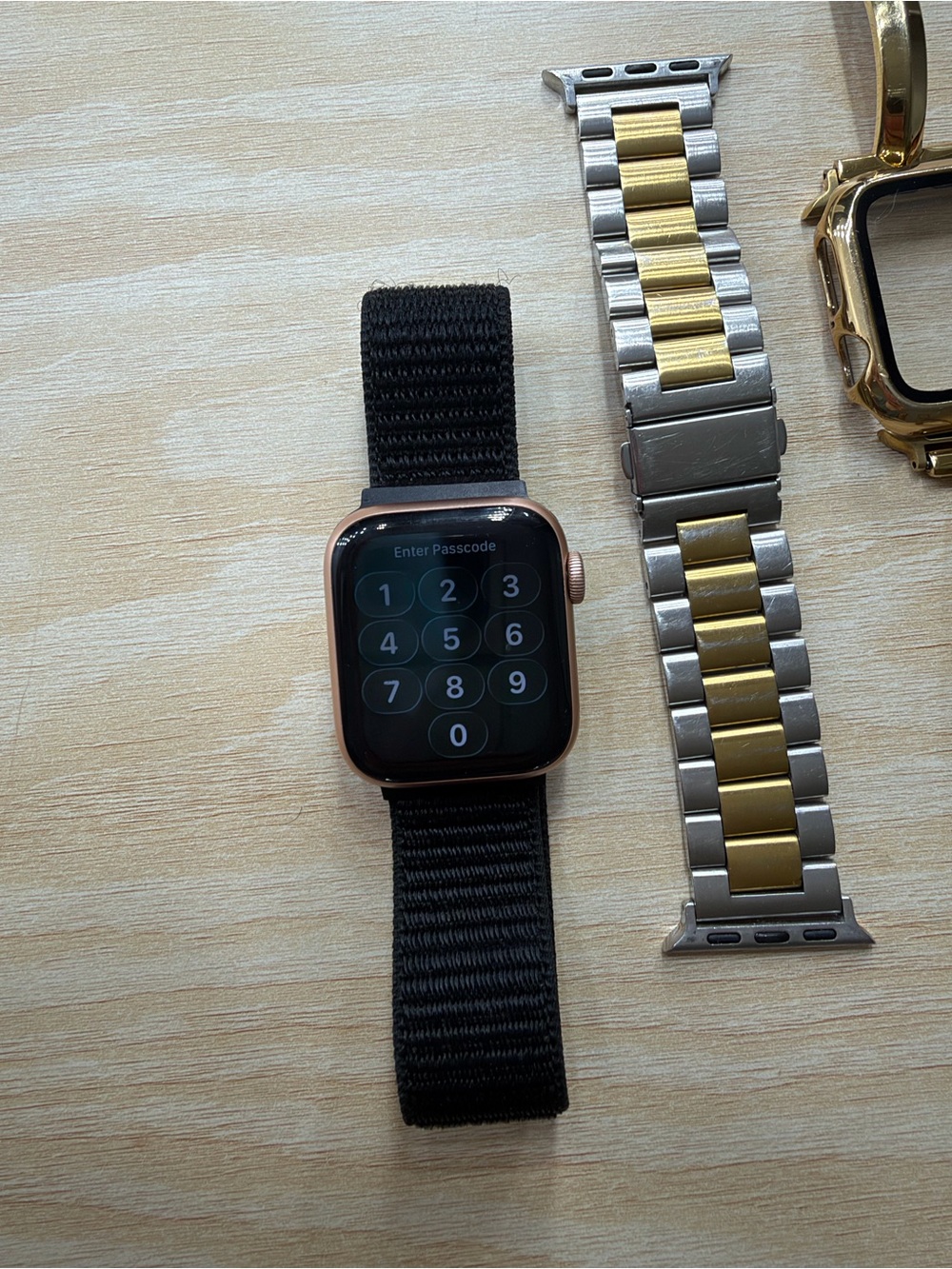 Apple Watch Series 6 Rose Gold Bundle + Multiple Bands - Picture 5 of 7